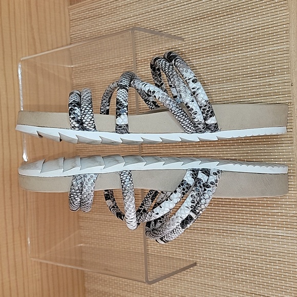 J/SLIDES TESS EMBOSSED STRAPPY SLIDE SANDAL sz8 - Picture 6 of 8